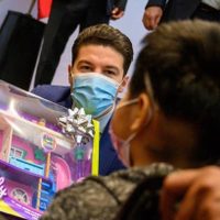 Samuel García promete tratamiento de cáncer gratuito a todos los niños de NL