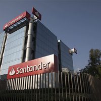 El banco español Santander hace una oferta para controlar su filial en México