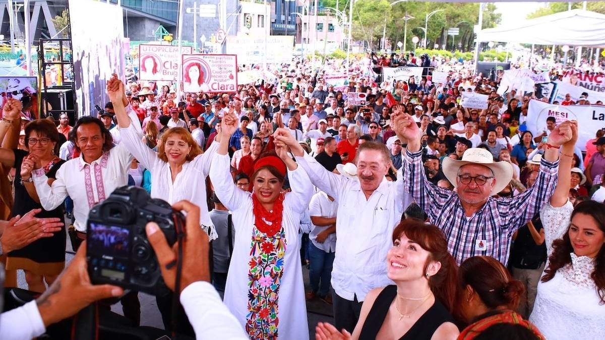 La alcaldesa en el anuncio de su "frente"