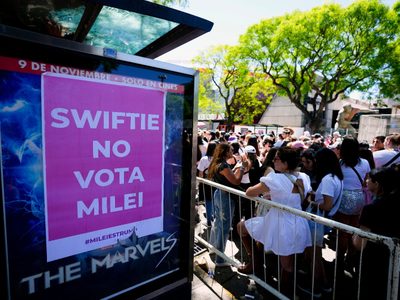 La política alcanza a miles de seguidores de Taylor Swift previo a su primer concierto en Argentina