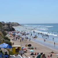 ¡Escándalo en Las Grutas!: Una turista "liberal" y la policía en plena playa... Mirá