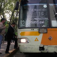 Escalan medidas anticontingencia: no circulan autos con engomado verde y placas pares