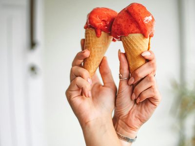 Helado de frutos rojos, liviano y delicioso en casa, perfecto para disfrutar sin culpa incluso en otoño