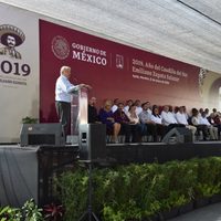 AMLO desmiente al WSJ: seguimos importando 600 mil barriles diarios de gasolina, asegura