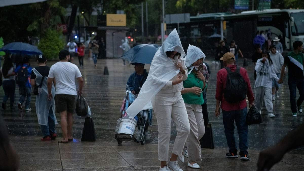 Lluvias intensas tras paso del huracán Beryl