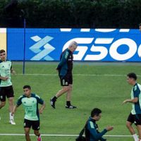 El proyecto de hacer “el mejor Mundial de la historia”, prendido con alfileres