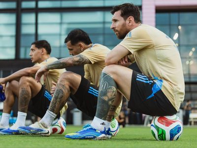 Así fue el minuto de silencio de la Selección argentina por Russo