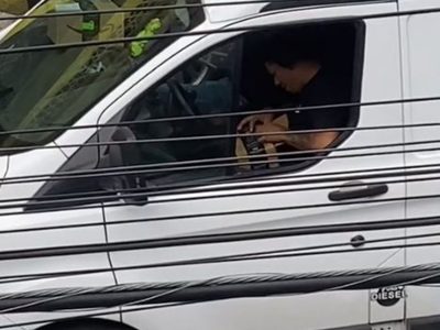 Captan a repartidores de Amazon abriendo paquetes en la CDMX
