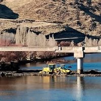 El nuevo puente de La Rinconada sobre el río Collón Curá está en su etapa final