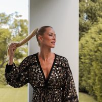 Nicole Neumann impone tendencia: el sweater de piel de mono que vas a querer sumar a tu look