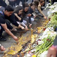 Serbios lloran a víctimas de tiroteo en escuela de Belgrado