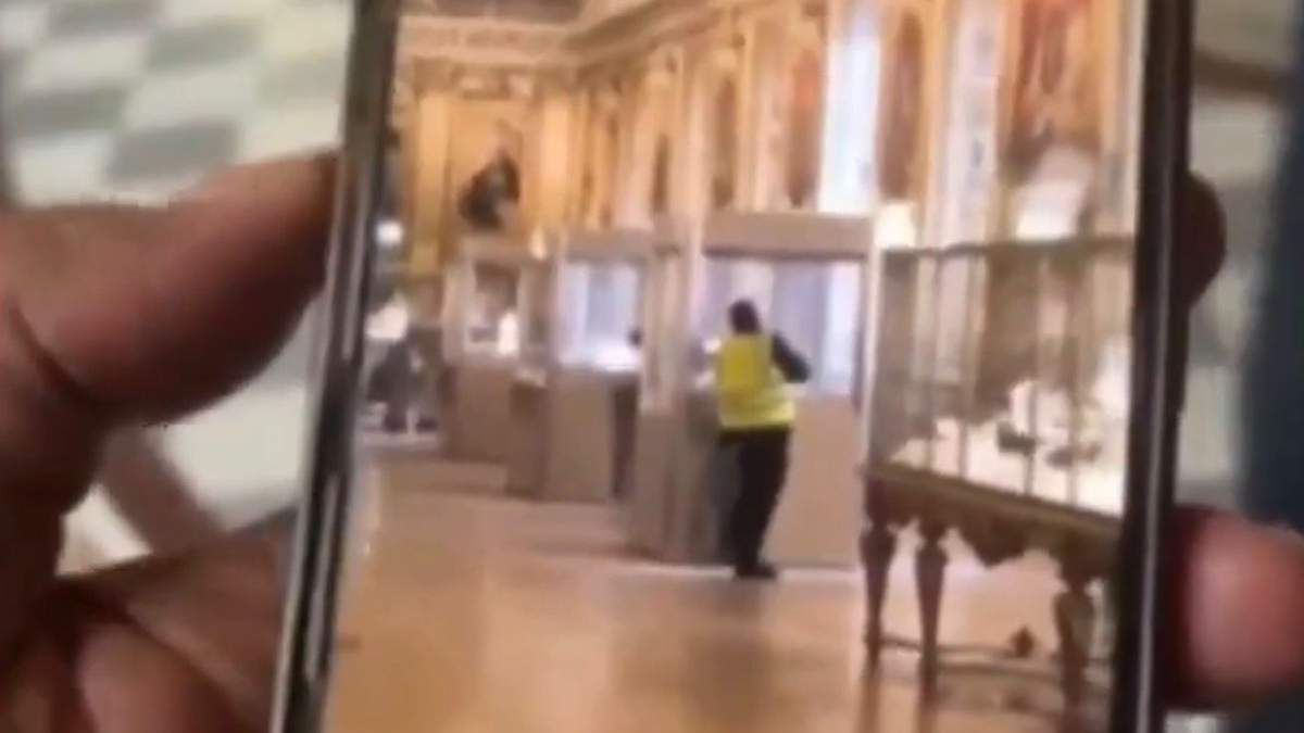Uno de los ladrones se hizo pasar por trabajador