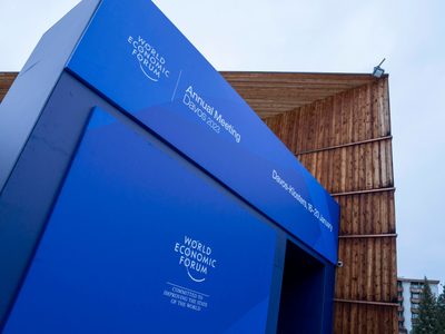 Greenpeace denuncia “hipocresía” del Foro de Davos: jets generan el mismo CO2 que 350 mil coches