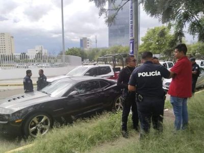 Asaltantes matan a un adolescente de 14 años que iba en un Camaro en Cholula, Puebla