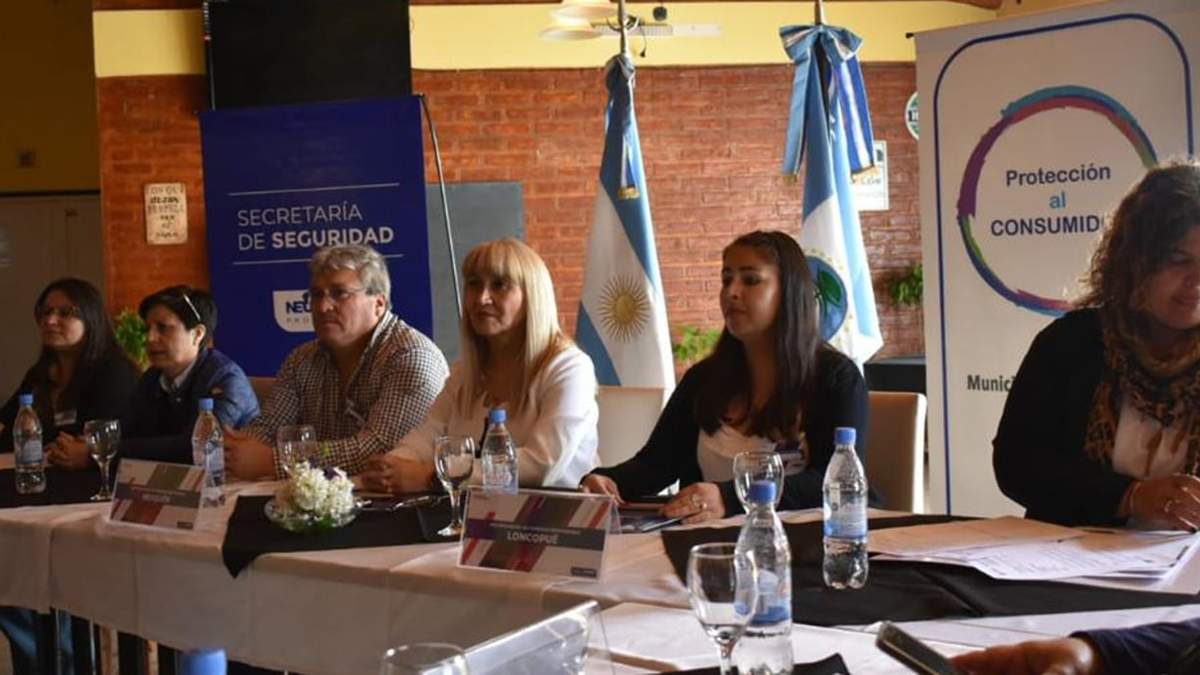 La "Red Provincial de Consumo Responsable" en Loncopué. Fuente: (Facebook)