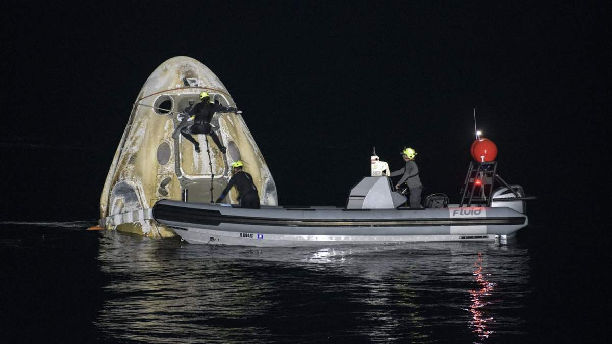 Recuperan la nave Crew Dragon de SpaceX en el Golfo de México. Fuente: (Twitter)