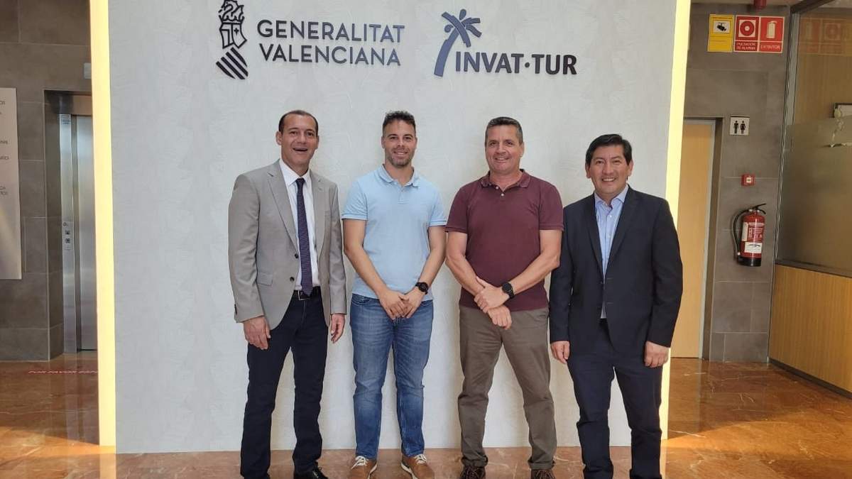 Omar Gutiérrez, Sandro Badilla y los referentes de la division turística de la Comunidad Valenciana, IVAT-TUR. Fuente: (Twitter)