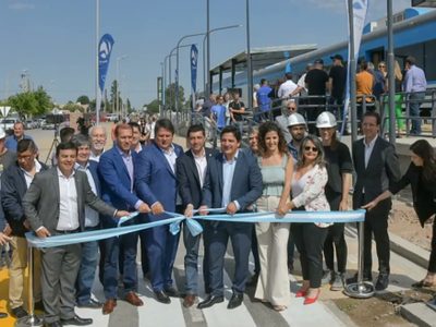 Gaido junto a Gutiérrez inauguró las nuevas paradas del Tren del Valle