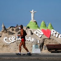 Río de Janeiro se confía y reabre las playas al público con el coronavirus al acecho
