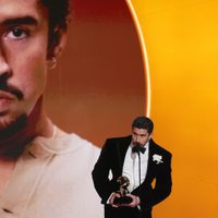 “Fuera el ICE”, dice Bad Bunny tras ganar el Grammy