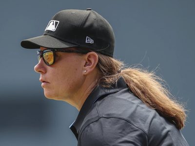 Jen Pawol se convierte en la primera mujer en arbitrar un juego de temporada regular de la MLB