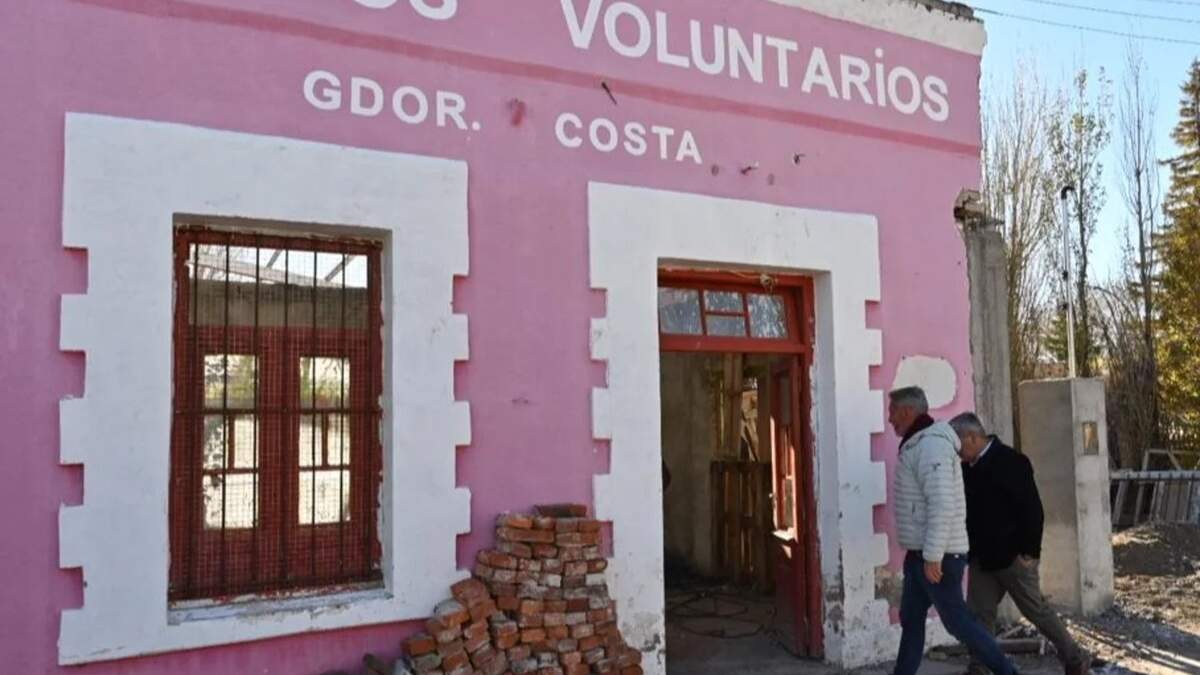 Durante su visita, Arcioni recorrió Gobernador Costa. Fuente (Twitter)