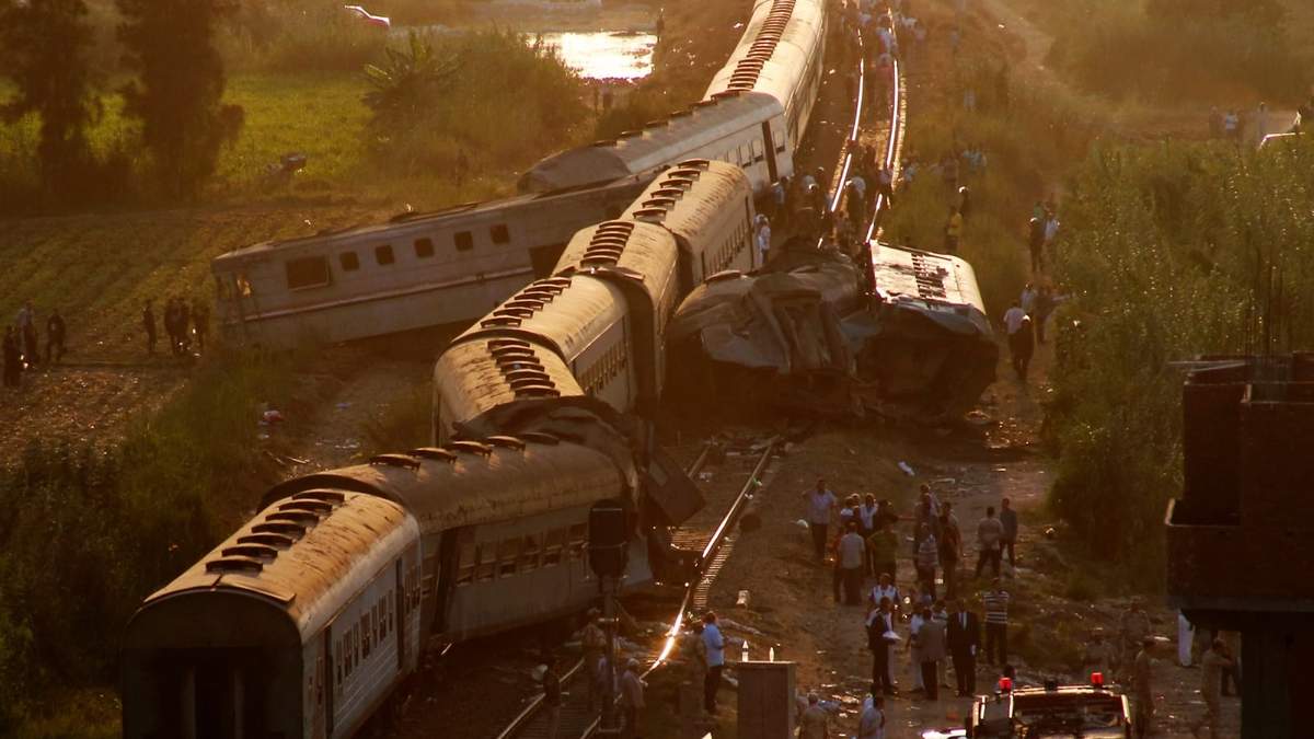 Imágenes aéreas del tren descarrilado en el Cairo, Egipto. Fuente: (Twitter)