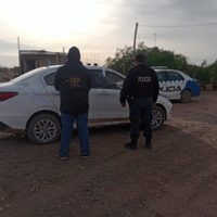 La policía recuperó dos autos robados en Centenario y Neuquén y demoró a cuatro personas