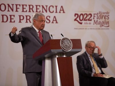 Médicos recriminan a AMLO por la contratación de 500 cubanos