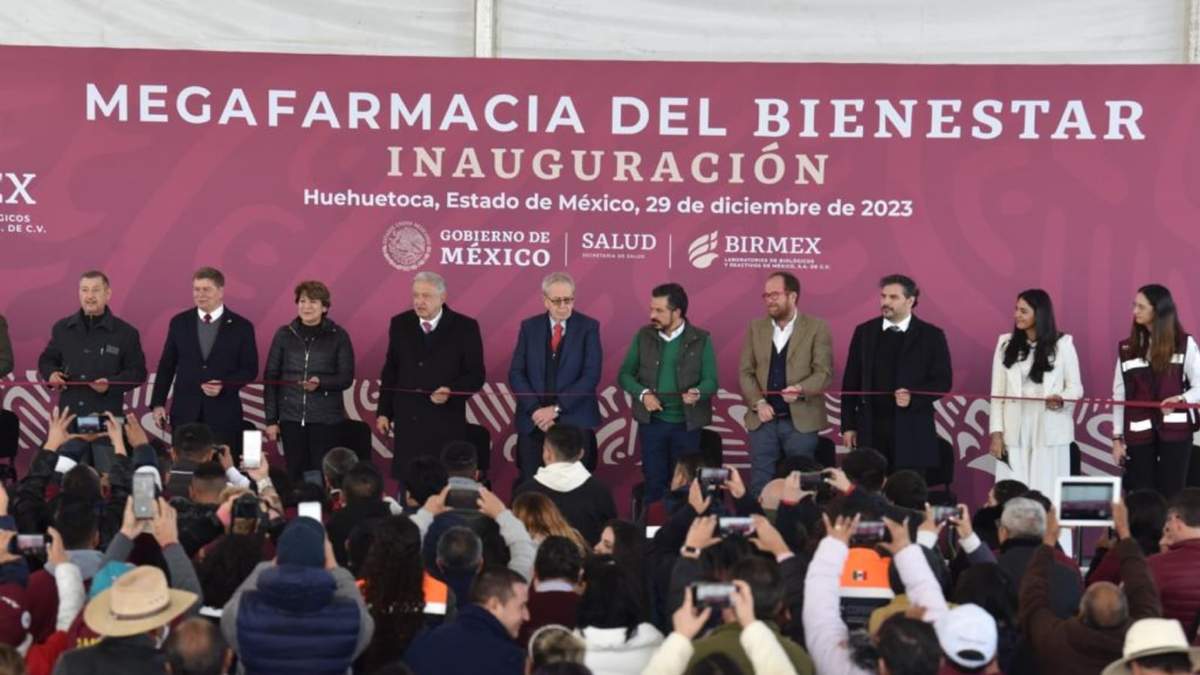 El presidente López Obrador inauguró la "megafarmacia del Bienestar"