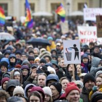 Miles de personas, incluido el canciller, protestan contra la ultraderecha en Alemania