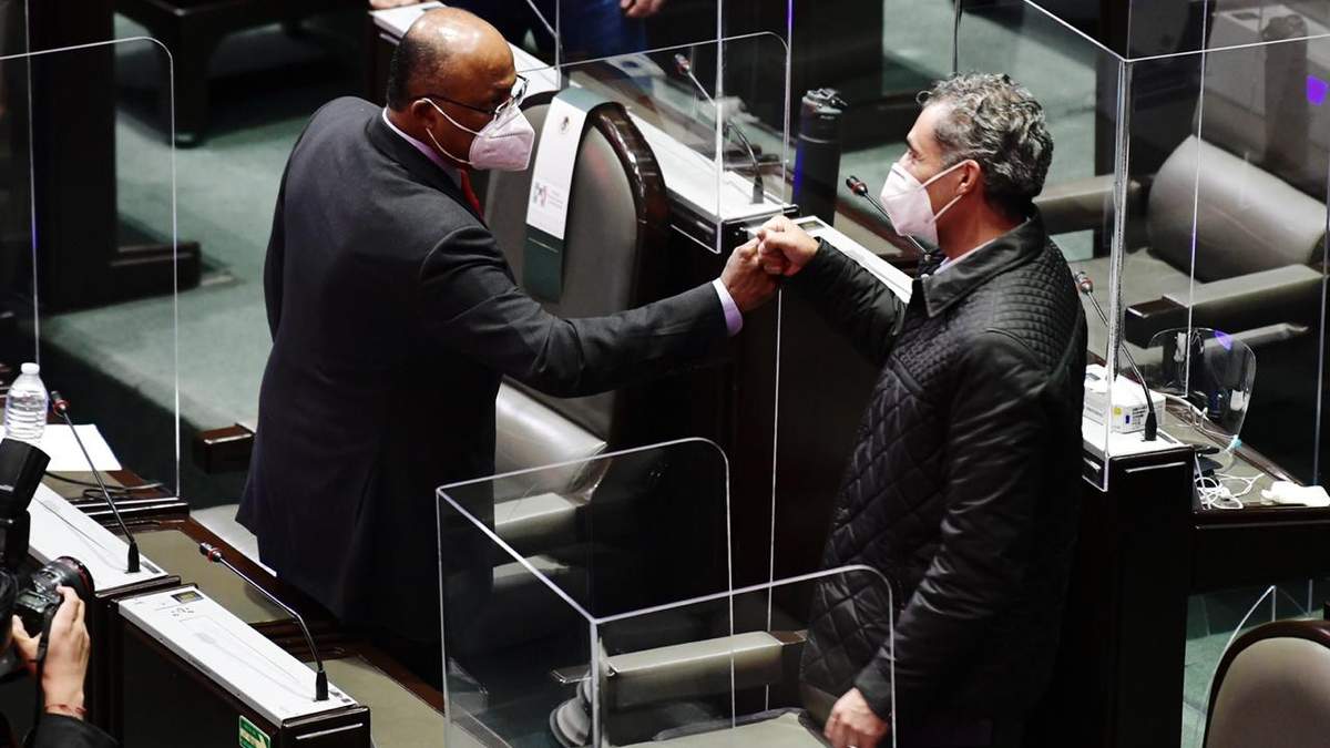Diputados asignan medalla "Eduardo Neri" a personal médico