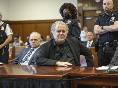 Fijan juicio a Steve Bannon por plan fraudulento para construir muro en la frontera EU-México