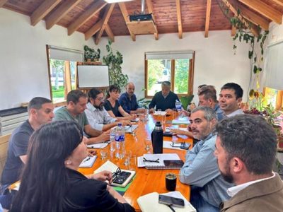 El gobierno realizó la reunión de gabinete en Junín de los Andes para seguir de cerca el combate de los incendios