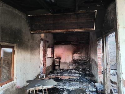 Vecinos quemaron una vivienda tomada por "trapitos" en Centenario