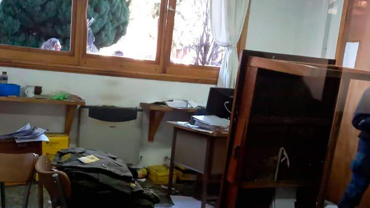 Los destrozos en la oficina municipal. Fuente: (Facebook)
