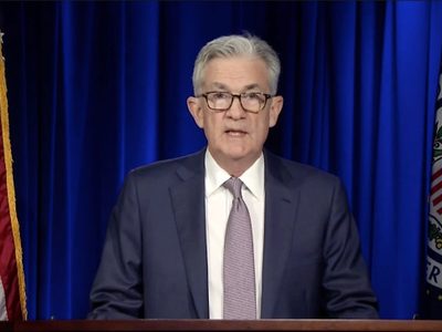 Por encima de presiones de Trump, la Fed deja intactas las tasas de interés