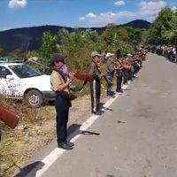 La CRAC-PF enlista a niños armados como policías comunitarios en Guerrero (VIDEO)