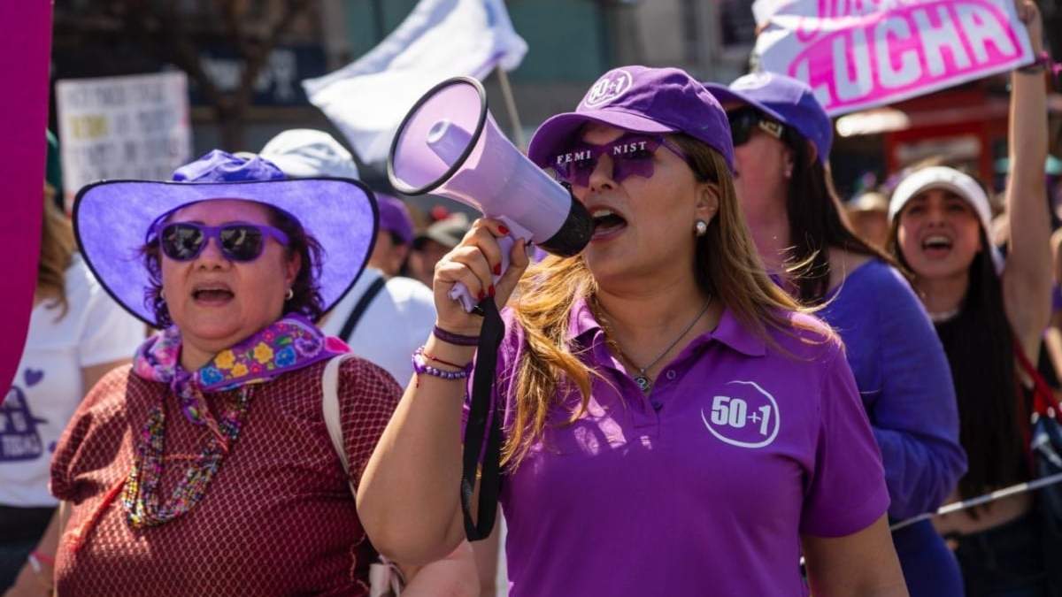 Protesta de integrantes de la colectiva 50+1