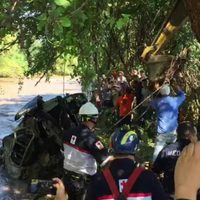 Hallan los cuerpos de tres familiares que viajaban en una camioneta arrastrada por un arroyo en Nayarit