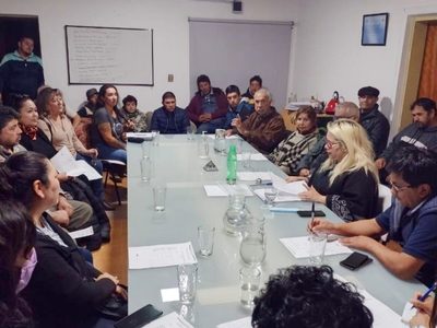 Fernández se reunió con vecinos de zonas rurales y representante del EPEN
