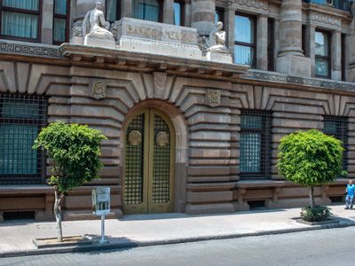 Banxico estima que el PIB de México crecerá hasta 7 por ciento este 2021