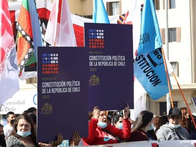 Mañana es el plebiscito constitucional en Chile: por qué el proceso sorprende al mundo