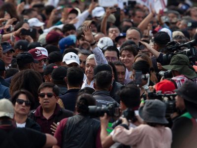 ¿Empresarios en la marcha? Estos fueron algunos personajes de la IP que acompañaron a AMLO