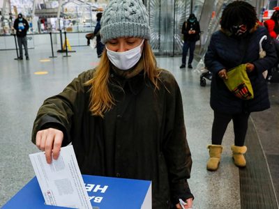 A 4 días de las elecciones, Estados Unidos volvió a romper el récord de contagios: más de 90 mil