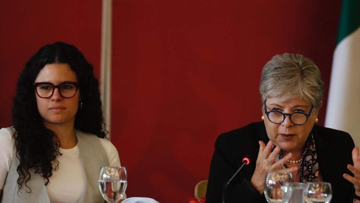 La secretaria de Gobernación Luisa María Alcalde y la canciller Alicia Bárcena