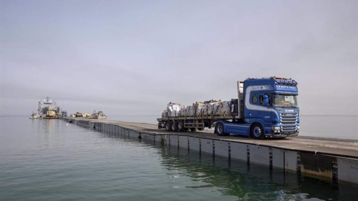 Muelle temporal construido en la costa de la Franja de Gaza