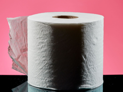 Con solo 1 papel higiénico y sin gastar fortuna en productos: el trucazo para eliminar malos olores de tu placard