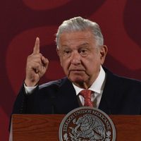 AMLO celebra decisión de la Corte en caso Alejandra Cuevas y ordena brindarle medidas de protección