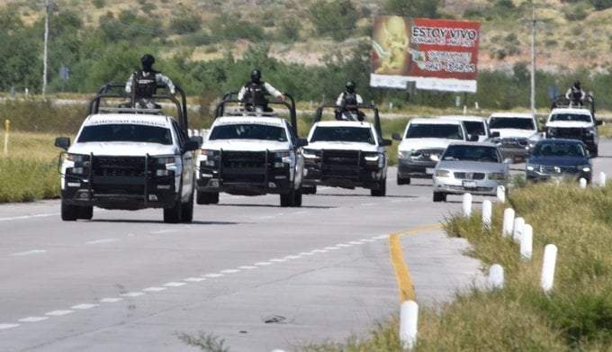 Policía en carretera federal de Sonora